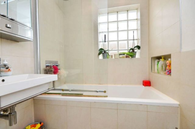  Image of 1 bedroom Flat to rent in Kensington Church Street London W8 at Kensington Church Street, West Kensington, W8