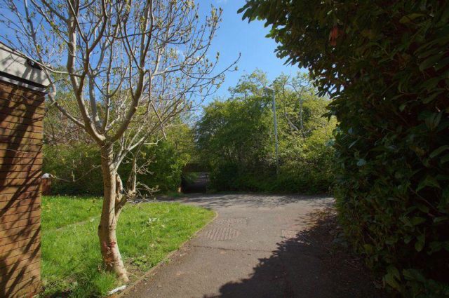  Image of 1 bedroom Flat to rent in Cleeve Close Redditch B98 at Cleeve Close, Church Hill, Redditch