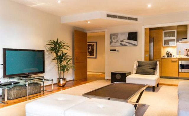  Image of 2 bedroom Flat to rent in Westferry Circus London E14 at Berkeley Tower, Canary Wharf, E14