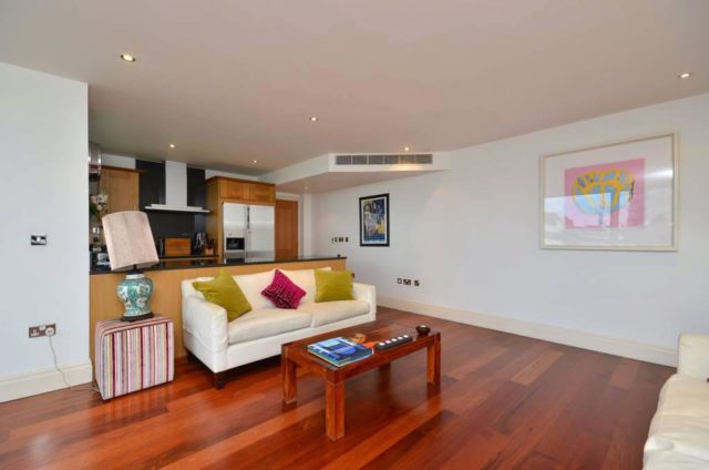  Image of 2 bedroom Flat to rent in Westferry Circus London E14 at Berkeley Tower, Canary Wharf, E14