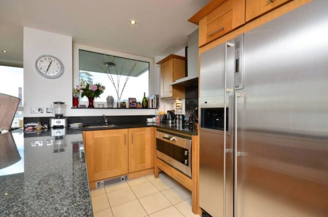  Image of 2 bedroom Flat to rent in Westferry Circus London E14 at Berkeley Tower, Canary Wharf, E14
