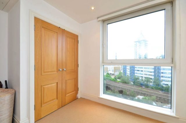  Image of 2 bedroom Flat to rent in Westferry Circus London E14 at Berkeley Tower, Canary Wharf, E14