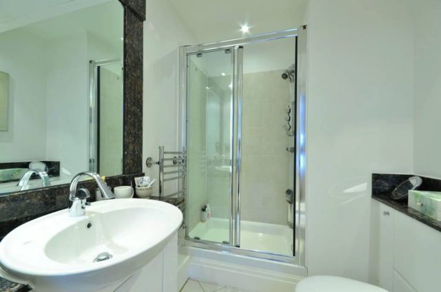  Image of 2 bedroom Flat to rent in Westferry Circus London E14 at Berkeley Tower, Canary Wharf, E14
