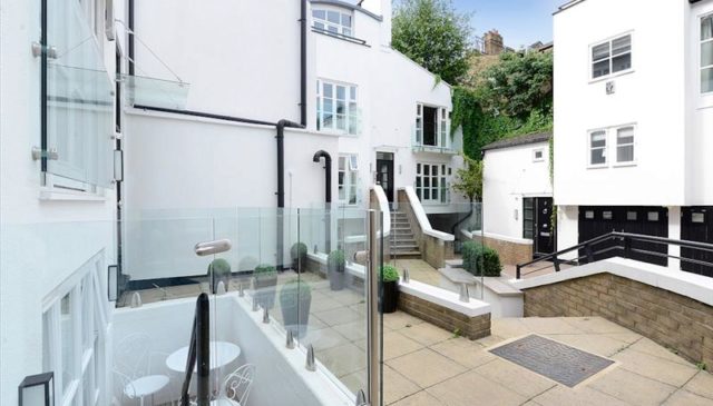  Image of 2 bedroom Flat to rent in Park Walk London SW10 at Peony Court Apartments, Park Walk, Chelsea, SW10