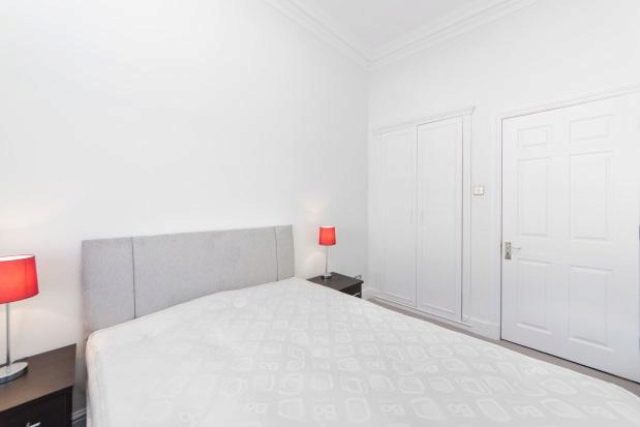  Image of 2 bedroom Flat to rent in Lexham Gardens London W8 at Somerset Court, Lexham Gardens, Kensington, W8