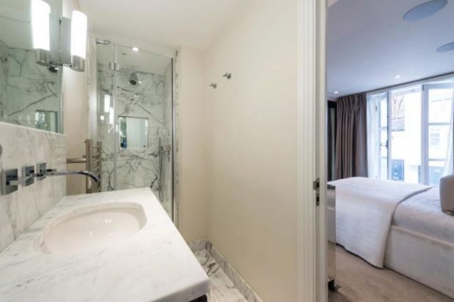  Image of 2 bedroom Flat to rent in Park Walk London SW10 at Peony Court Apartments, Park Walk, Chelsea, SW10