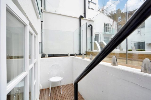  Image of 2 bedroom Flat to rent in Park Walk London SW10 at Peony Court Apartments, Park Walk, Chelsea, SW10