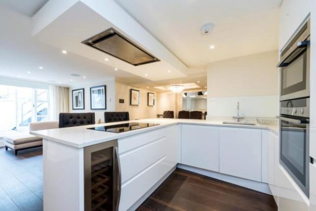  Image of 2 bedroom Flat to rent in Park Walk London SW10 at Peony Court Apartments, Park Walk, Chelsea, SW10