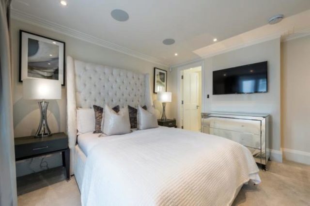  Image of 2 bedroom Flat to rent in Park Walk London SW10 at Peony Court Apartments, Park Walk, Chelsea, SW10