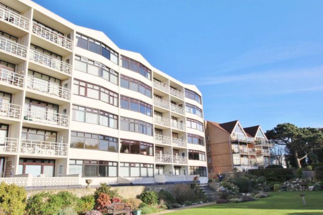  Image of 2 bedroom Flat for sale in Boscombe Cliff Road Pokesdown Bournemouth BH5 at Boscombe Cliff Road, Boscombe Spa, Bournemouth