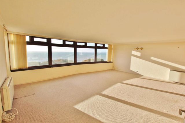  Image of 2 bedroom Flat for sale in Boscombe Cliff Road Pokesdown Bournemouth BH5 at Boscombe Cliff Road, Boscombe Spa, Bournemouth