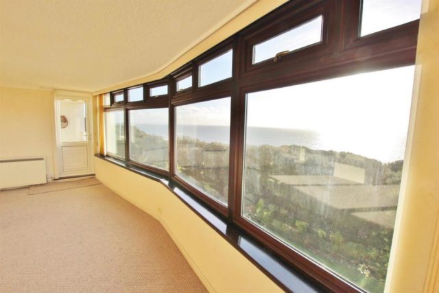  Image of 2 bedroom Flat for sale in Boscombe Cliff Road Pokesdown Bournemouth BH5 at Boscombe Cliff Road, Boscombe Spa, Bournemouth