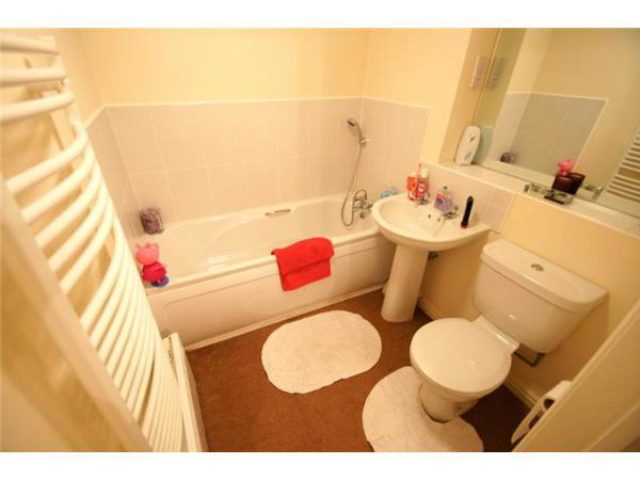  Image of 2 bedroom Flat to rent in Hedgerow Close Redditch B98 at Hedgerow Close, Greenlands, Redditch
