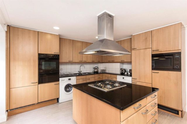  Image of 3 bedroom Flat to rent in Hertford Street London W1J at Hertford Street, Mayfair, W1J