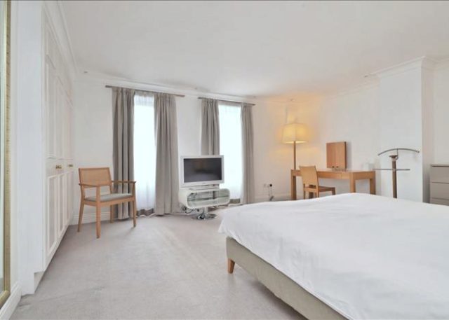  Image of 3 bedroom Flat to rent in Hertford Street London W1J at Hertford Street, Mayfair, W1J