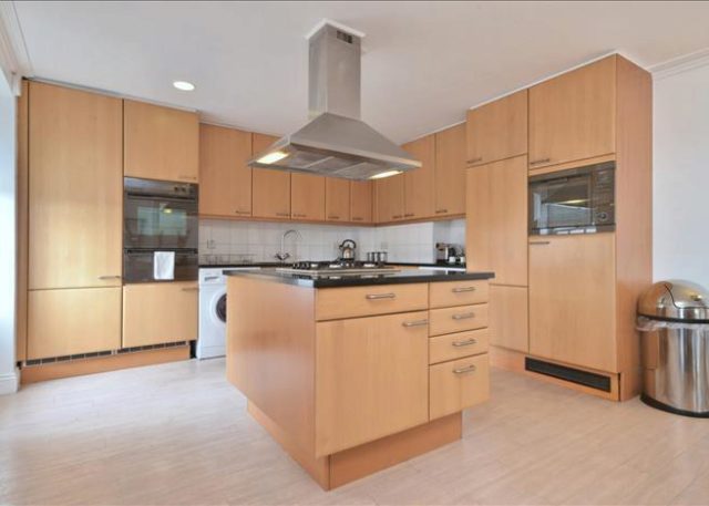  Image of 3 bedroom Flat to rent in Hertford Street London W1J at Hertford Street, Mayfair, W1J