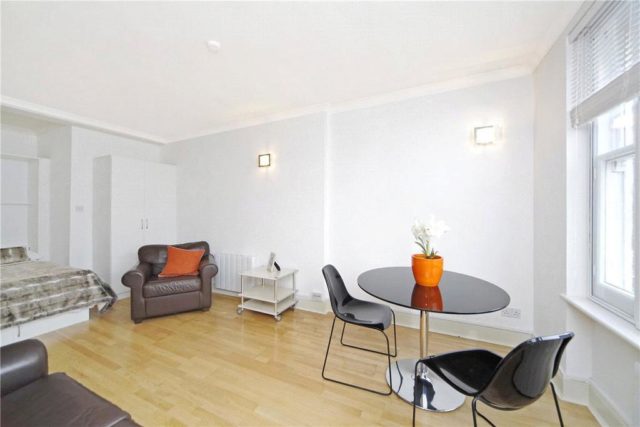  Image of Studio flat to rent in Hill Street London W1J at Hill Street, Mayfair, W1J