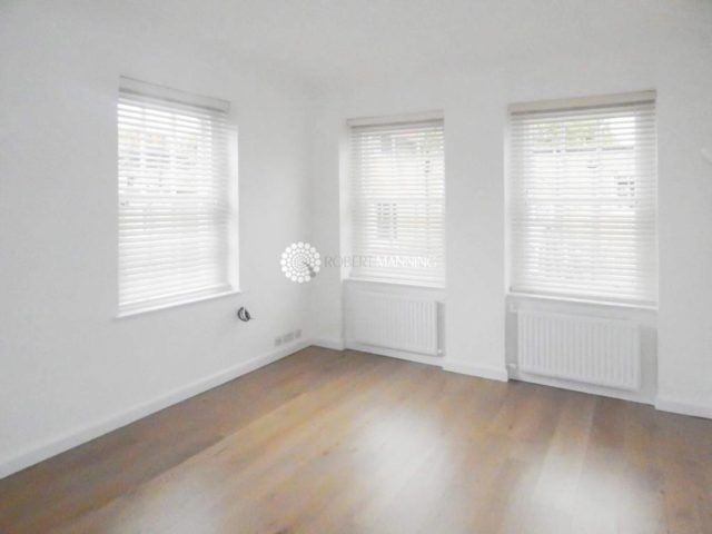  Image of 1 bedroom Flat to rent in Smith Street London SW3 at Easton Court, Smith Street, Chelsea, SW3