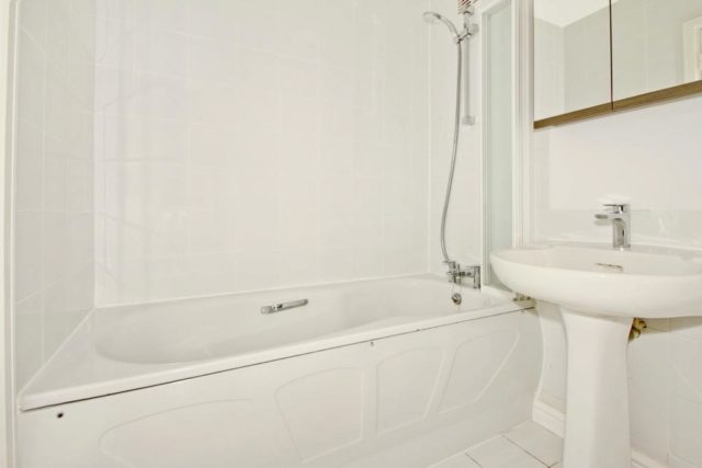  Image of 1 bedroom Flat to rent in Homer Drive London E14 at Mercury Court, Homer Driver, Isle of Dogs, E14