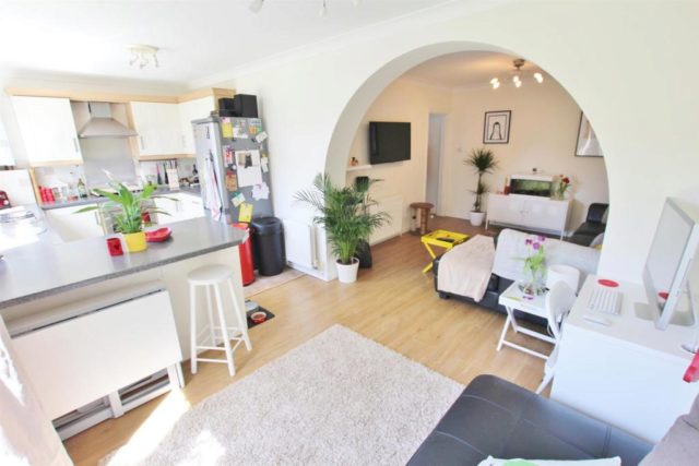  Image of 1 bedroom Flat for sale in Oakwood Road Bournemouth BH9 at Oakwood Road, Moordown, Bournemouth
