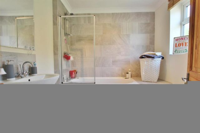  Image of 1 bedroom Flat for sale in Oakwood Road Bournemouth BH9 at Oakwood Road, Moordown, Bournemouth
