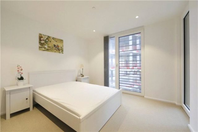  Image of 2 bedroom Flat to rent in Cambridge Heath Road London E1 at Cambridge Heath Road, Whitechapel, E1