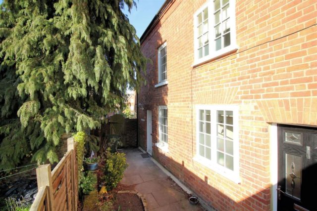  Image of 2 bedroom End of Terrace for sale in St. Marys Row Aylesbury HP20 at St. Marys Row, Aylesbury