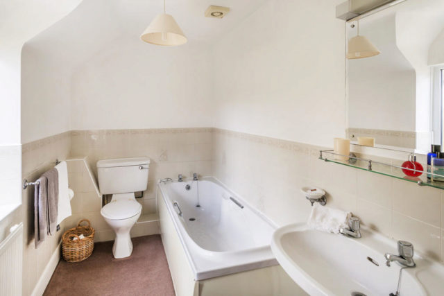  Image of 3 bedroom Detached house for sale in Outwood Lane Bletchingley Redhill RH1 at Outwood Lane, Bletchingley, RH1