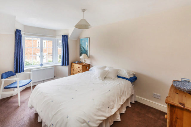  Image of 3 bedroom Detached house for sale in Outwood Lane Bletchingley Redhill RH1 at Outwood Lane, Bletchingley, RH1