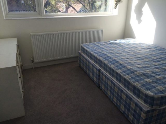  Image of 3 bedroom Flat to rent in Tenterden Grove London NW4 at Three Bedroom Apartment Hendon