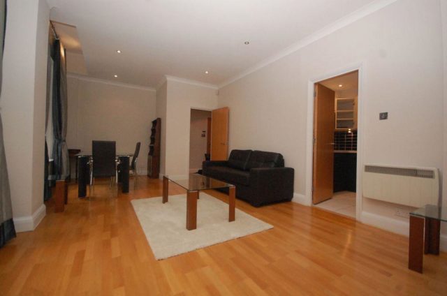  Image of 1 bedroom Flat to rent in Belvedere Road London SE1 at 1C Belvedere Road, County Hall Apartments, Waterloo, London, SE1