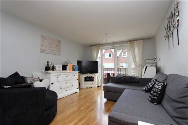  Image of 2 bedroom Flat to rent in Brighton Road Redhill RH1 at Bakers Court, 95 Brighton Road, Redhill