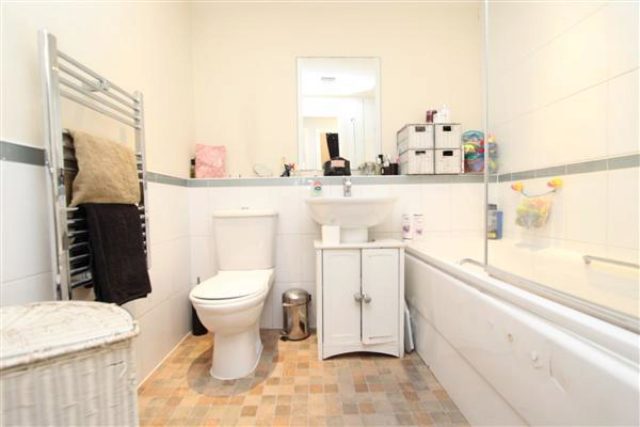  Image of 2 bedroom Flat to rent in Brighton Road Redhill RH1 at Bakers Court, 95 Brighton Road, Redhill