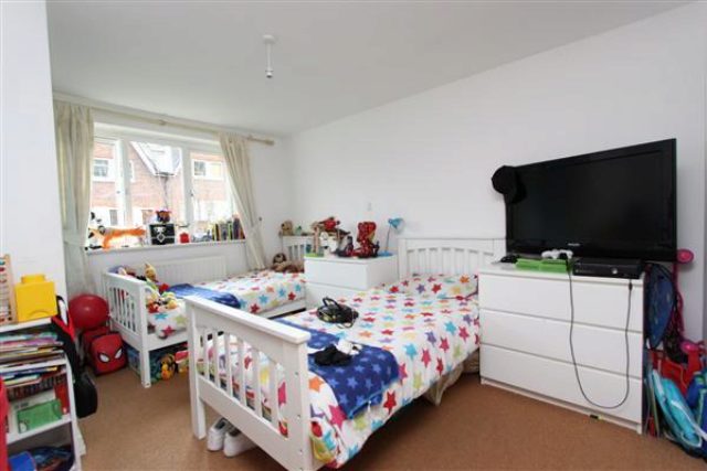  Image of 2 bedroom Flat to rent in Brighton Road Redhill RH1 at Bakers Court, 95 Brighton Road, Redhill