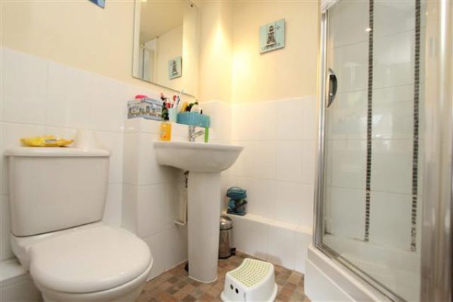  Image of 2 bedroom Flat to rent in Brighton Road Redhill RH1 at Bakers Court, 95 Brighton Road, Redhill