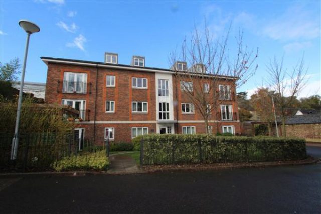  Image of 2 bedroom Flat to rent in Brighton Road Redhill RH1 at Bakers Court, 95 Brighton Road, Redhill