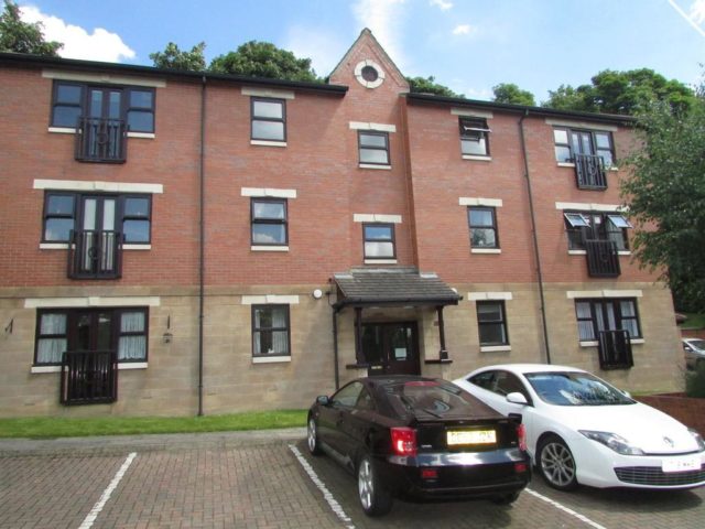  Image of 2 bedroom Flat to rent in Cliff Villa Court Wakefield WF1 at Cliff Villa Court, Wakefield
