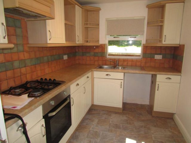  Image of 2 bedroom Flat to rent in Cliff Villa Court Wakefield WF1 at Cliff Villa Court, Wakefield