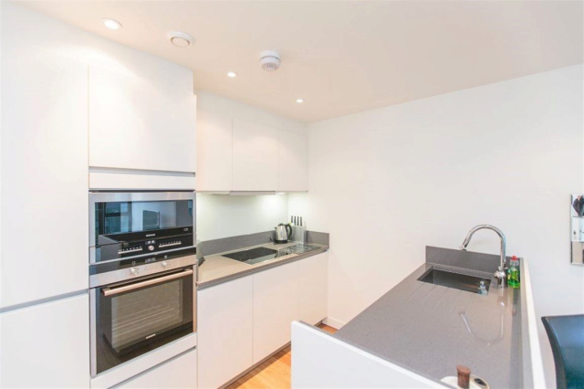  Image of 1 bedroom Flat to rent in Marsh Wall London E14 at Landmark West Tower, Canary Wharf, E14