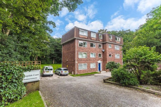  Image of 1 bedroom Flat for sale in Birdhurst Avenue South Croydon CR2 at Birdhurst Avenue, South Croydon