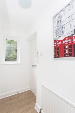  Image of 1 bedroom Flat for sale in Birdhurst Avenue South Croydon CR2 at Birdhurst Avenue, South Croydon