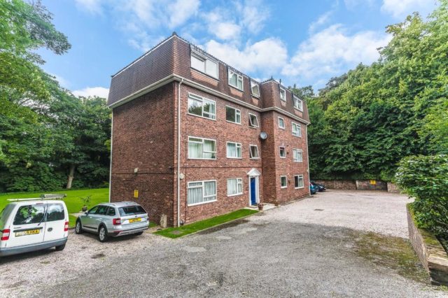  Image of 1 bedroom Flat for sale in Birdhurst Avenue South Croydon CR2 at Birdhurst Avenue, South Croydon
