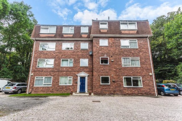  Image of 1 bedroom Flat for sale in Birdhurst Avenue South Croydon CR2 at Birdhurst Avenue, South Croydon