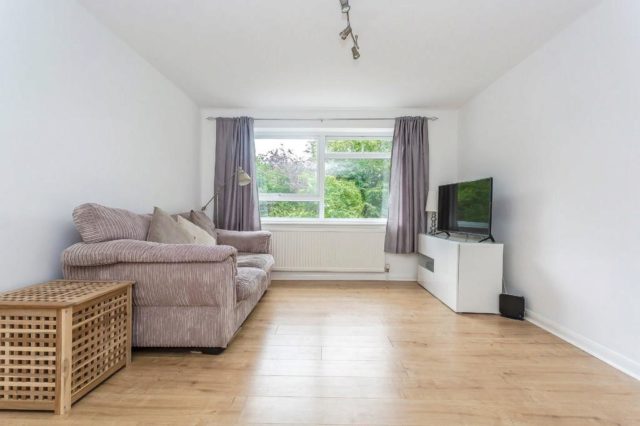  Image of 1 bedroom Flat for sale in Birdhurst Avenue South Croydon CR2 at Birdhurst Avenue, South Croydon