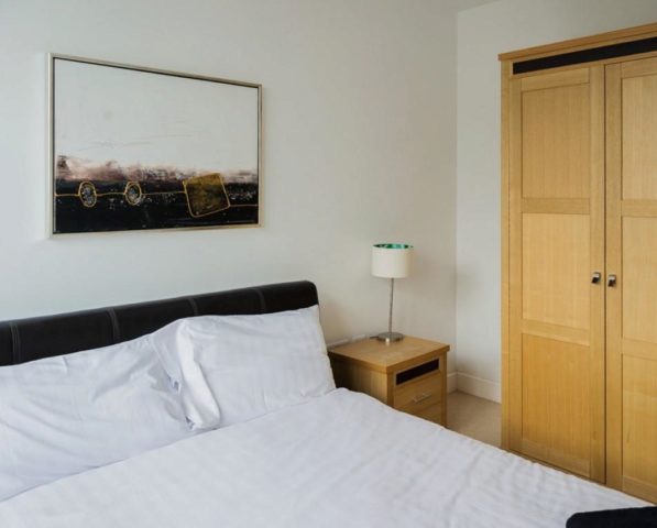  Image of 1 bedroom Flat to rent in Blackwall Way London E14 at Neutron Tower, Blackwall Way, Canary Wharf, E14