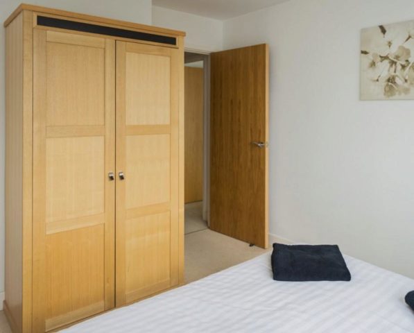  Image of 1 bedroom Flat to rent in Blackwall Way London E14 at Neutron Tower, Blackwall Way, Canary Wharf, E14
