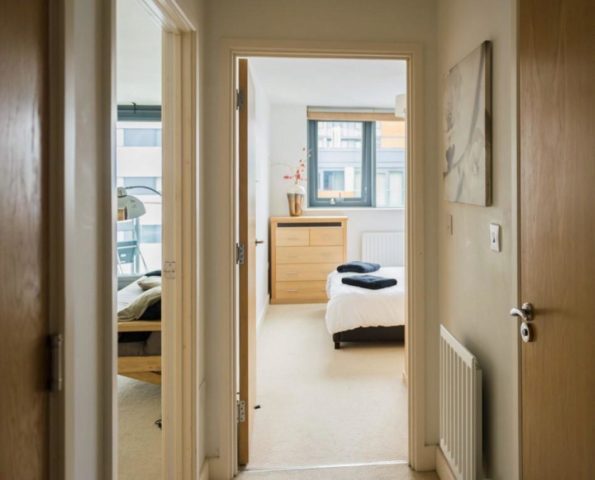  Image of 1 bedroom Flat to rent in Blackwall Way London E14 at Neutron Tower, Blackwall Way, Canary Wharf, E14