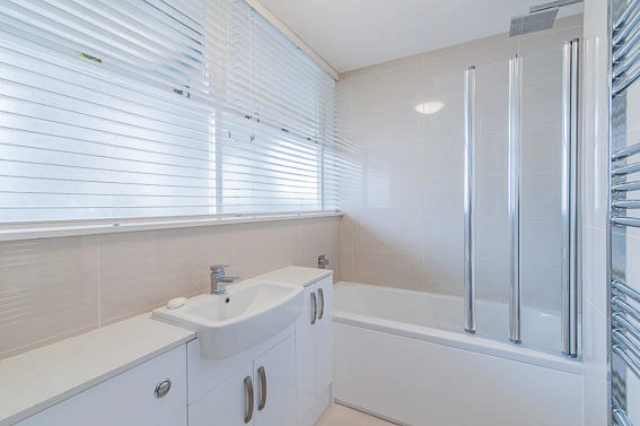  Image of 1 bedroom Flat to rent in Churchill Gardens London SW1V at Moyle House, Churchill Gardens, Pimlico, SW1V