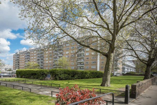  Image of 1 bedroom Flat to rent in Churchill Gardens London SW1V at Moyle House, Churchill Gardens, Pimlico, SW1V