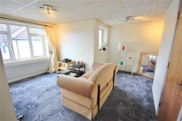  Image of 2 bedroom Flat for sale in Bournemouth Road Parkstone Poole BH14 at Parkstone Lodge, 242 Bournemouth Road, Poole